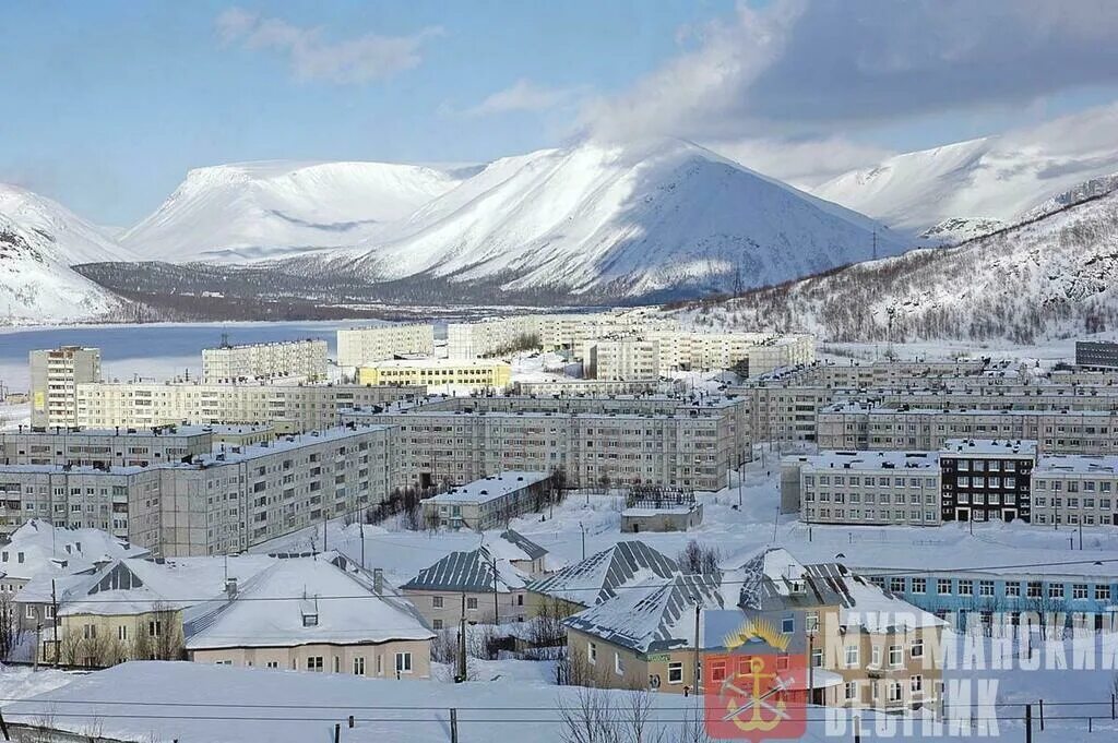 Население кировска мурманской области. Кировск Мурманская область. Кировск Мурманская область в мае. Кировск Мурманская область фото. Центральная площадь Кировска Мурманской области.