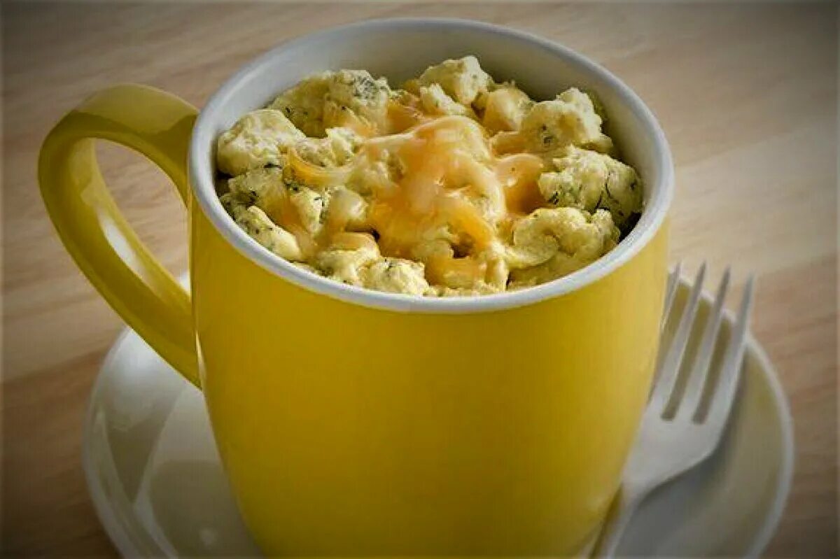 омлет в кружке. омлет в кружке. омлет в микроволновке. омлет в кружке. яйцо в микроволновке в кружке.