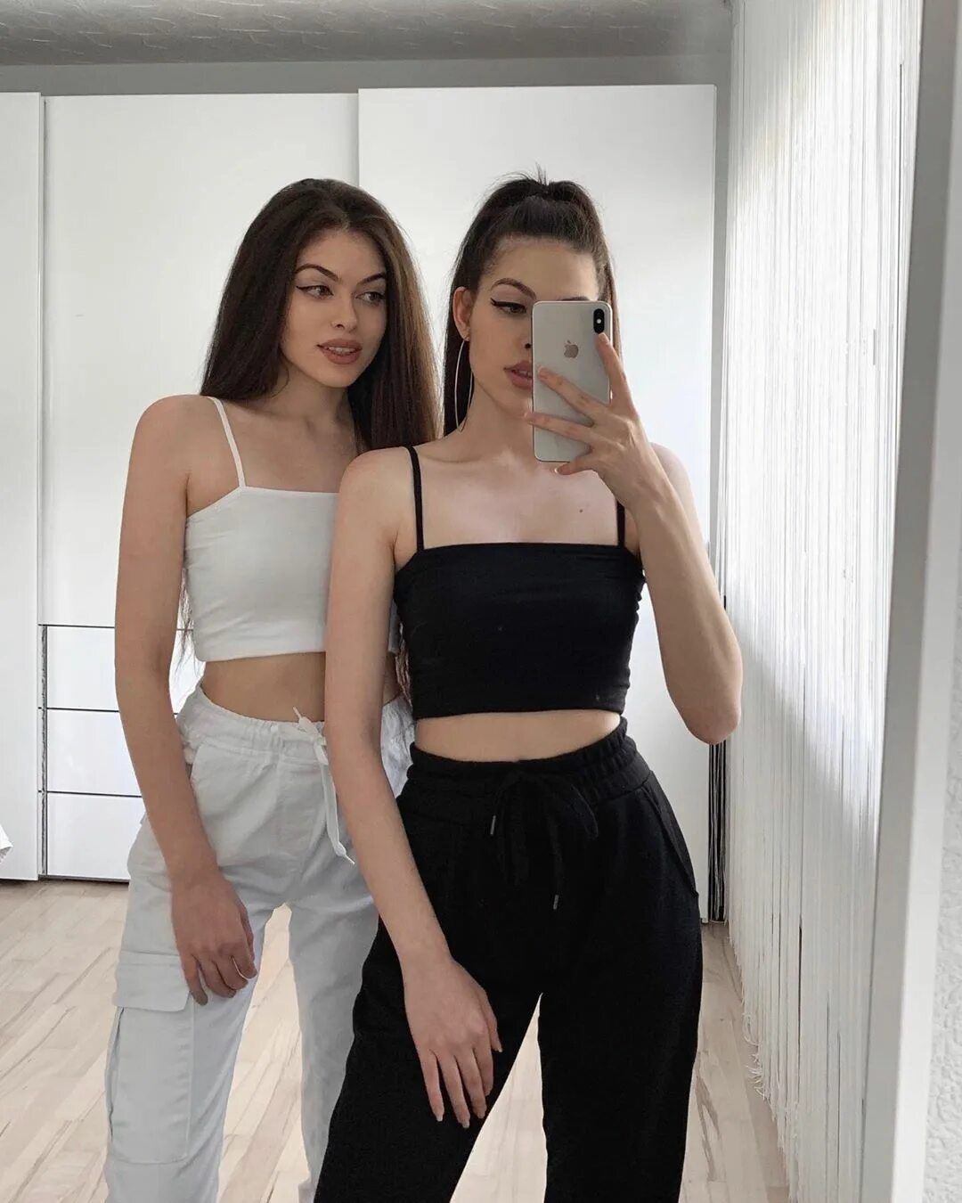Twin instagram. Thegstwins gulcan & sahinur twins. Gulcan sahinur. Близнецы gülcan. Близнецы gülcan & sahinur.