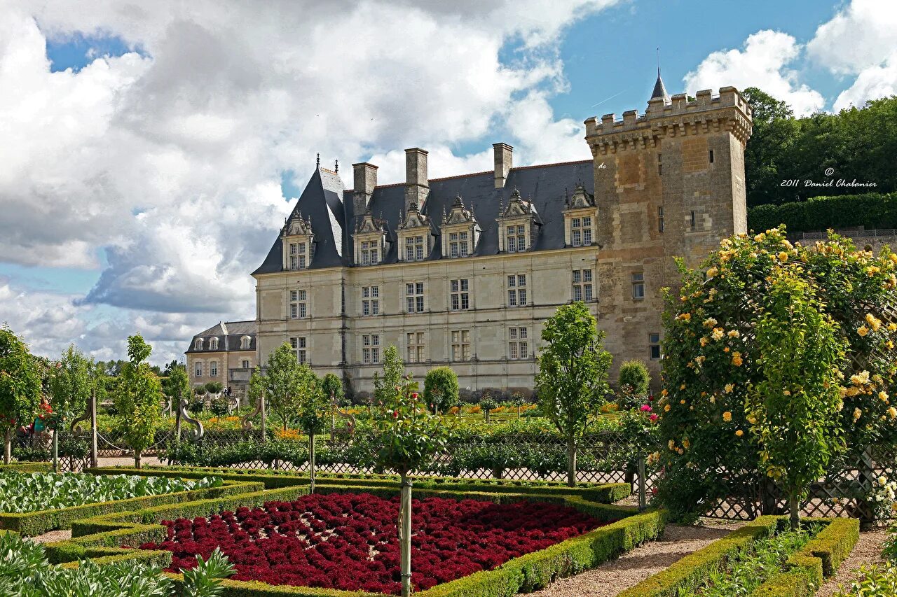 Шато девуз франция. Замок Шато де Шомон. Замок Шомон-сюр-Луар Франция. Шато Босежур замок во Франции. Замок Chaumont Франция.