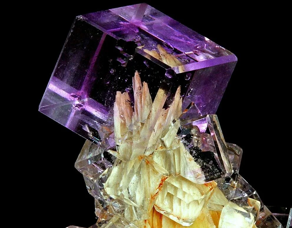 Cacha crystal. Флюорит минерал Кристалл. Kristall Minerals с120. Самоцветы минералы Кристалл. Флюорит опал.