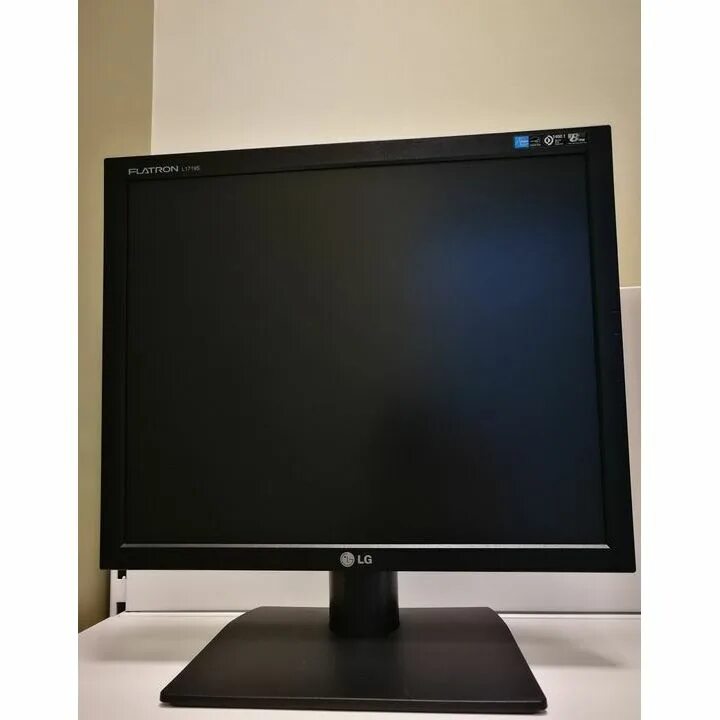 Монитор 4. 4 монитора монитора. Квадратный плоский монитор. Монитор для автомобильной камеры пролоджи. 4.