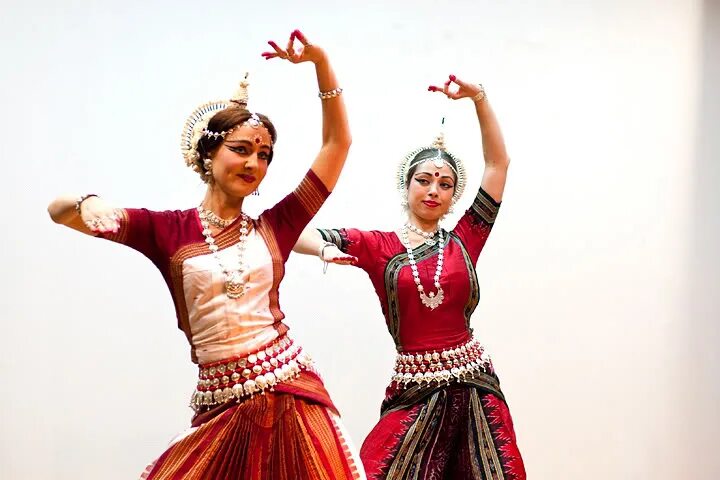 индия бхаратанатьям. кучипуди дети. народный танец индии. индия бхаратанатьям. индийский танец бхаратанатьям.