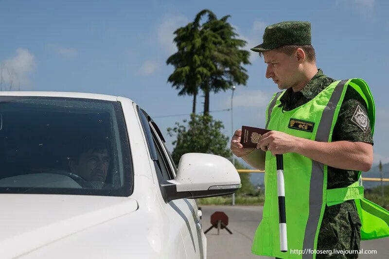 Контрольный пост пограничный наряд. Пограничный контроль в аэропорту. Пограничники доминиканы. Пограничный контроль на границе. Отряд пограничного контроля в аэропорту шереметьево.