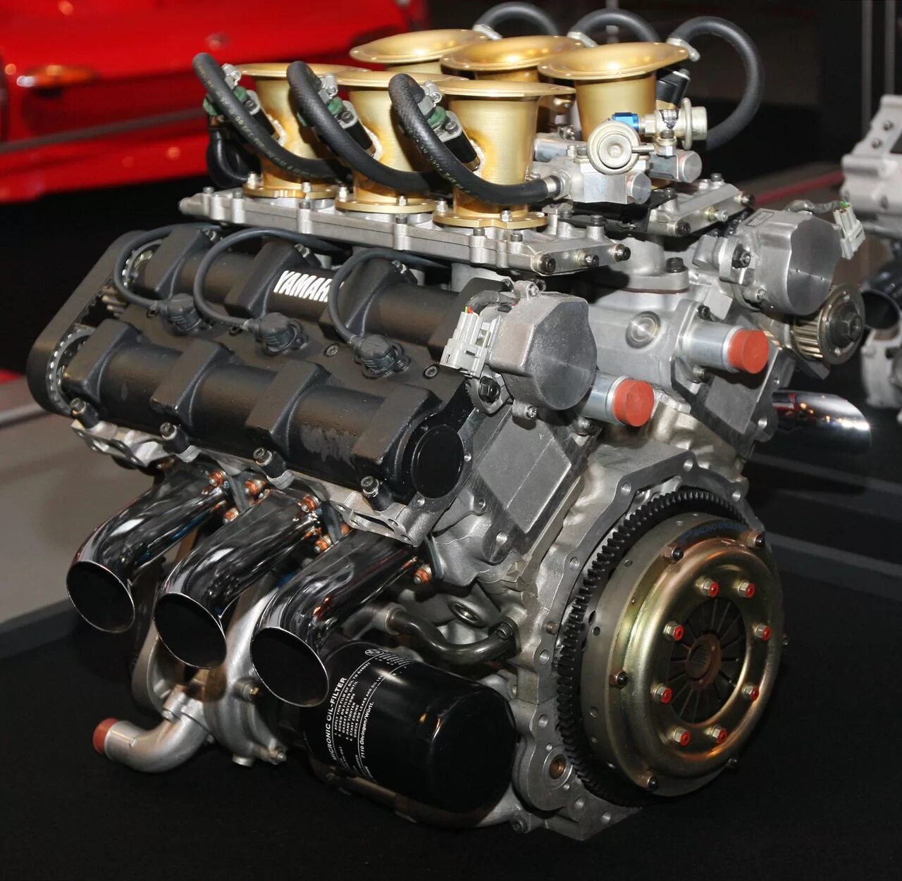 База двигателей автомобилей. V6 двигатель. Двигатель Yamaha v8. V4 v6 v8 v12. V образные 6 цилиндровый двигателя Мерседес.