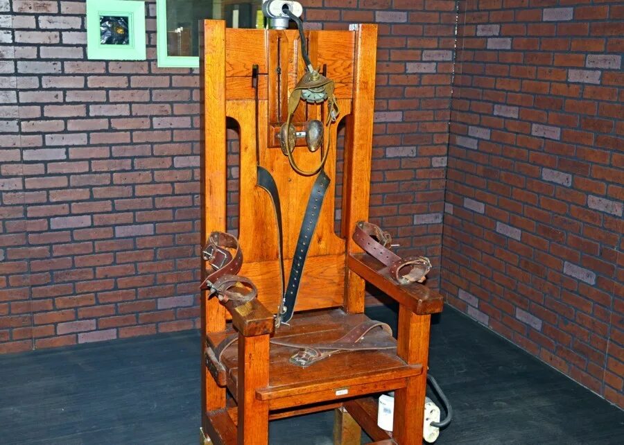 Пытка электрическим стулом. Олд Спарки электрический стул. Old Sparky электрический стул. Электрический стул смертная казнь.