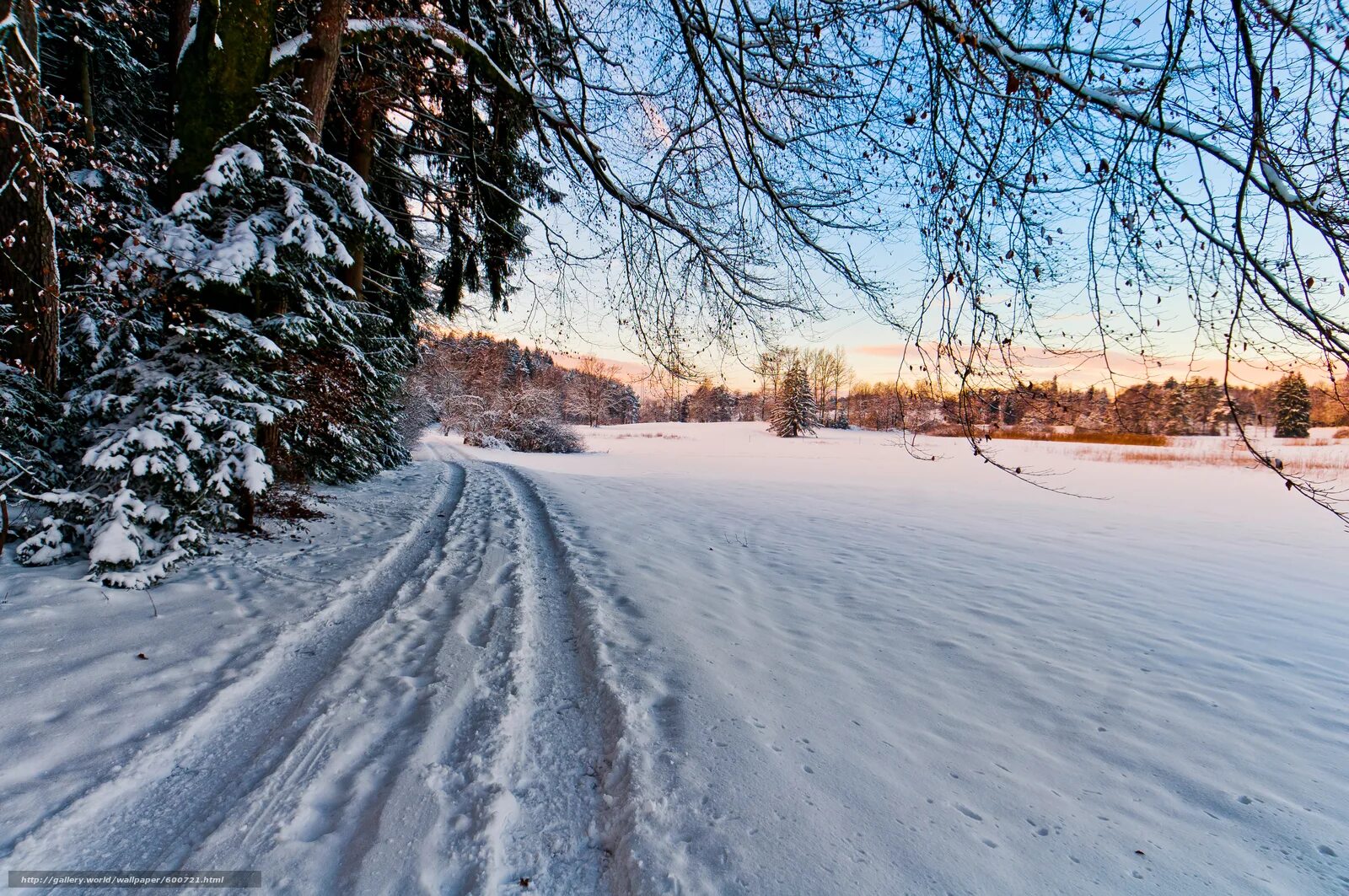 Зимнее поле. Зимняя обочина. Зимой лежал весной побежал отгадка. Зимой лежал весной побежал отгадка. Зимнее поле.