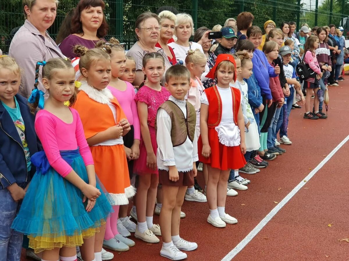 Змиевка Свердловского района Орловской области. Население Змиевка Орловской области. Выпускной 2017 сад Змиёвка. Новый детский сад поселок Змиевка. Погода змиевка свердловского района на неделю