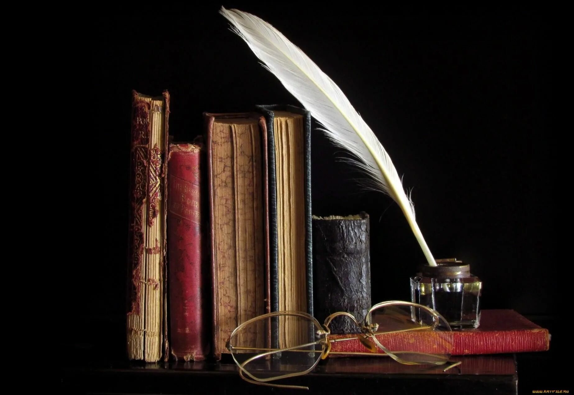 Перо писателя. Картинки книги пера. Символ книги на прозрачном фоне. Открытая книга с пером. Перо и лист.