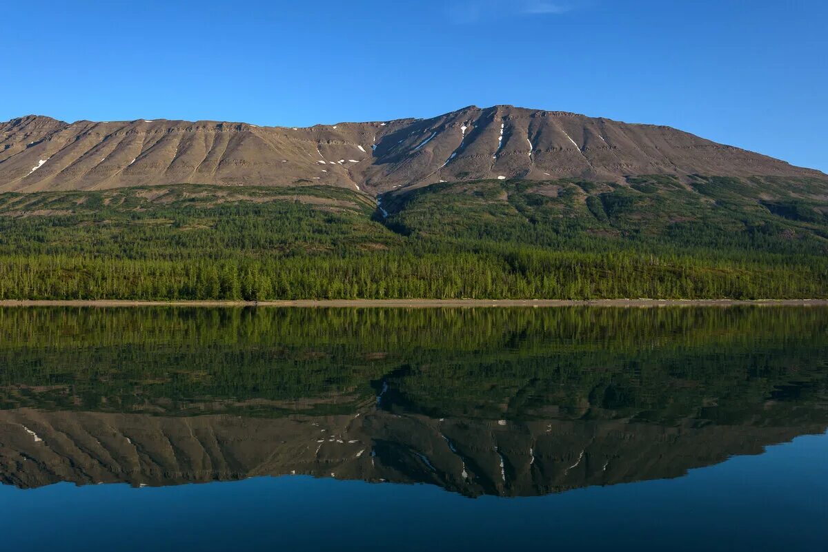 Плато в средней сибири. Заповедник Путорана Красноярский край. Плато Путорана горы. Гора камень на плато Путорана. Среднесибирское плато Путорана.