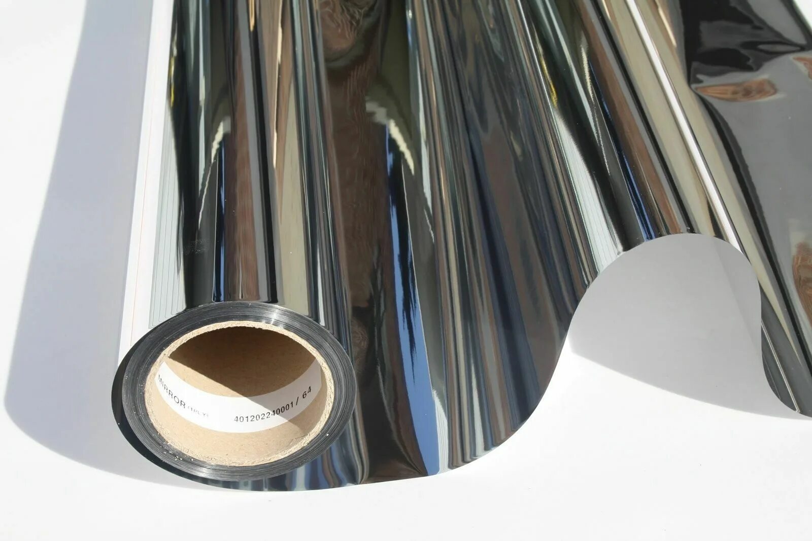 Солнцезащитная зеркальная пленка r silver 15 luxfil. Зеркальный рулон. Зеркальный рулон. Зеркальные гибкие листы. Зеркальный рулон.