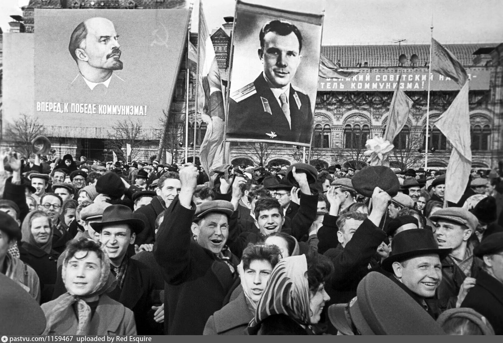 14 апреля 1961 года. Демонстрации в честь полета Гагарина 1961. Ликование на красной площади в честь полёта Гагарина 1961. Гагарин 14 апреля 1961.