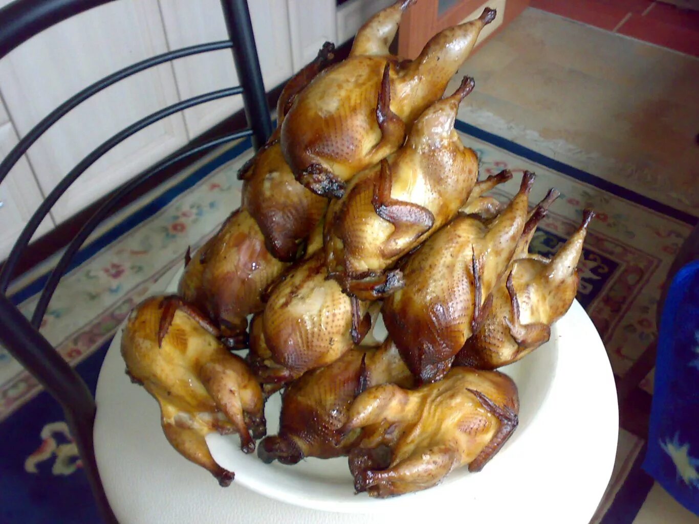 Копченая перепелка. Перепелки мясо копченое. Копченые перепелиные. Копченые перепела. Перепелиное мясо.