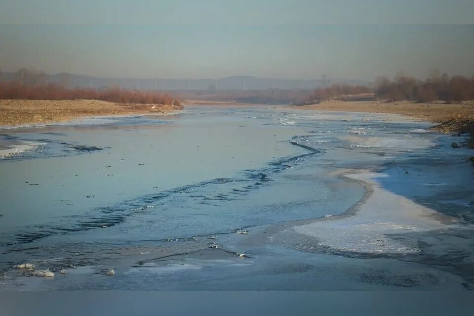 Начала ледостава. Наледи на реках Забайкальского края. Шуга ледостав. Ледостав на реке. Лед на реке.