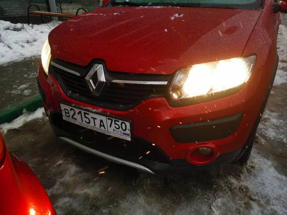 Ближний свет на степвей лампочка. Renault Sandero Stepway 2 лампы. Renault Sandero 2 лампы ближнего света. Рено Сандеро 2 лампа ближнего света. Лампаближнийсветреносандера2.