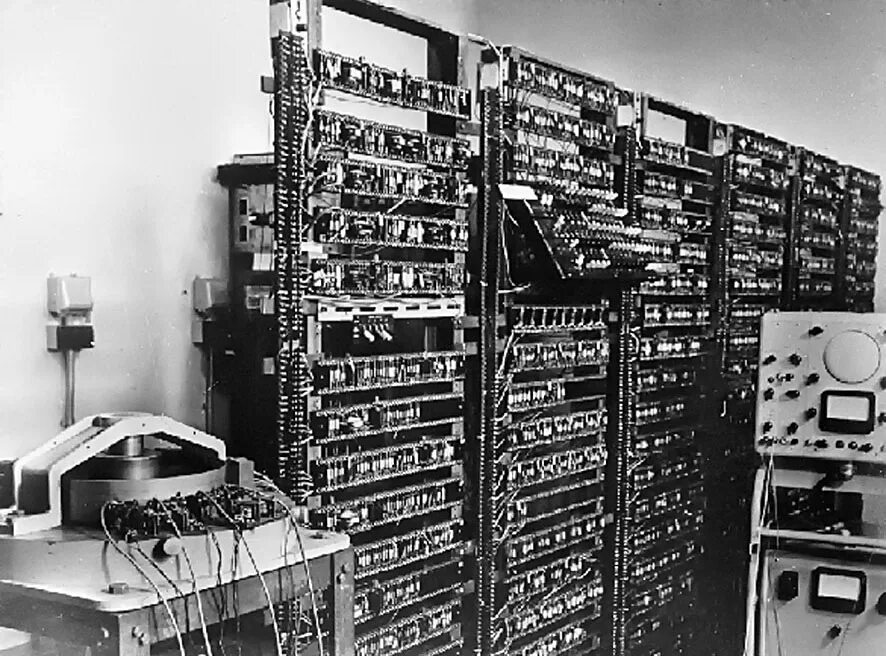 Tradic ЭВМ. Транзисторный процессор 1960. БСМ 6 компьютер. Компьютер ЭНИАК 1940. Машины вычислительные электронные цифровые