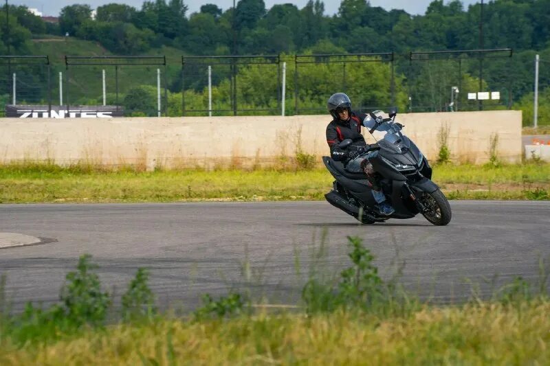 мото тест драйвы. Gsr 600. мотоцикла suzuki gsr750 клёпка. Yamaha mt-09 team. драйв на мотоцикле.