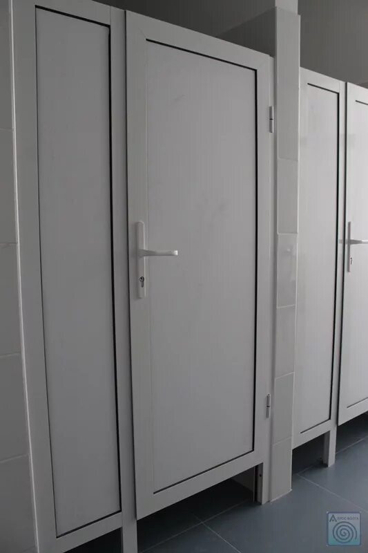 Сантехнические кабинки-перегородки al кп40 2000*900. Сантехнические перегородки пвх. Сантехнические перегородки пвх. Перегородки кп 40 сэндвич санузлы. Сантехнические перегородки алютех 118.