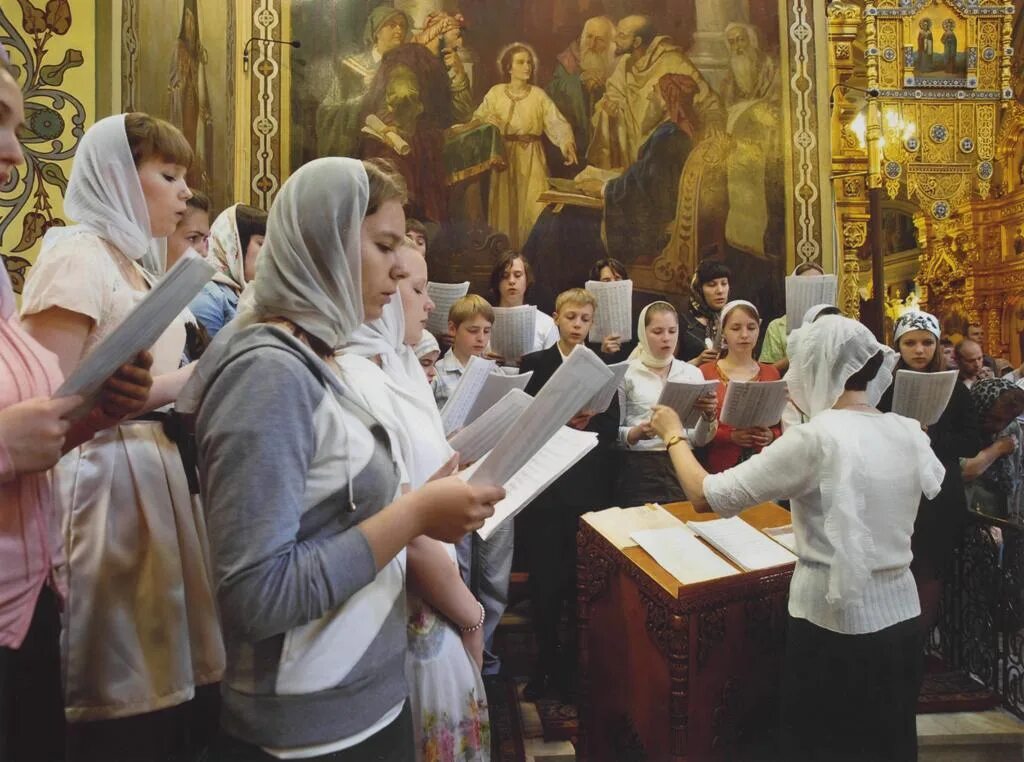 Хор на клиросе в храме. Клирокс православного храма. Хор при храме Преображения Господня в Иваново. Клирос литургия Титов.