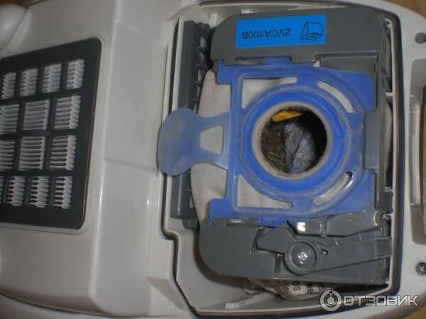 Как вставить пылесборник. Zelmer aquawelt 1600w пылесборник. 4000.0 k55s k пылесос зелмер мешки для пылесоса. держатель для мешка пылесоса зелмер аквавелт 1600. моющий пылесос zelmer 1600w.