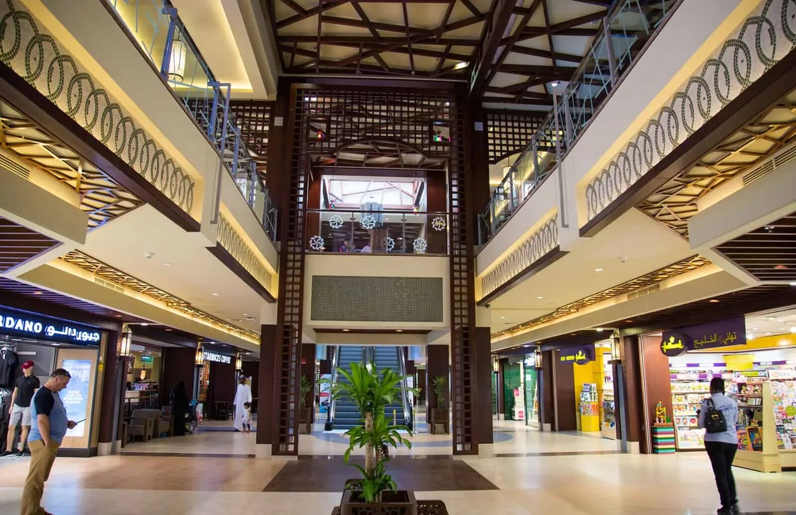 Аль хамра молл. Manar Mall ОАЭ. Молл рас Аль Хайма al Hamra. ТЦ al Hamra Mall.