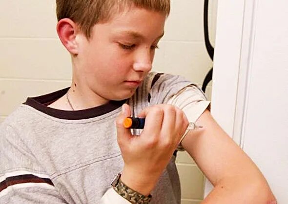 мальчик с дровами. подростка колет. болит сердце у ребенка 12 лет причины. что делать если колит сердце у ребенка. диабет у детей.