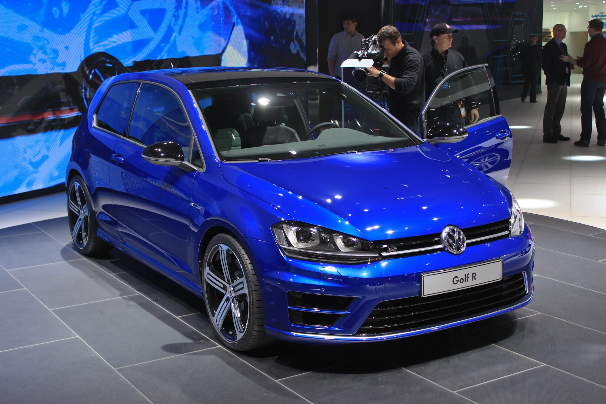 Volkswagen синий. Гольф р 2015. Фольксваген гольф синий. Golf r. Гольф 7 рест голубой 2021.