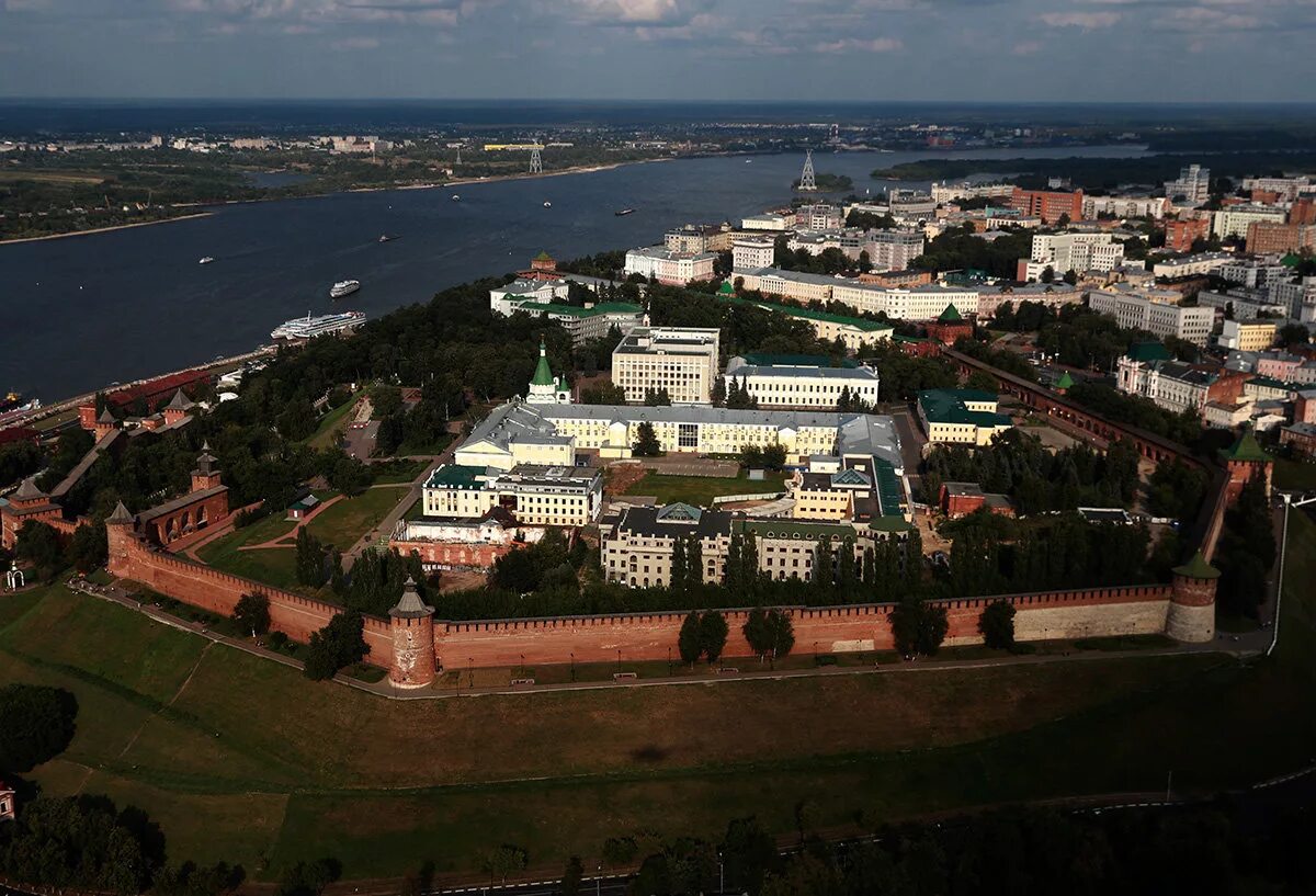 Ковид в нижнем новгороде. Нижегородский Кремль Нижний Новгород. Нижегородский Кремль Нижний Новгород вид сверху. Нижний Новгород. Вид на Кремль. Нижегородский Кремль сверху.