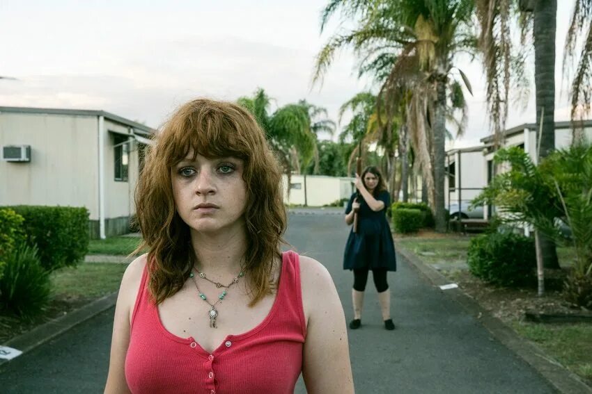 Sara west биография. Movie review sara. Sara west. Сидни вест. Изгнание дьявола инсомния.
