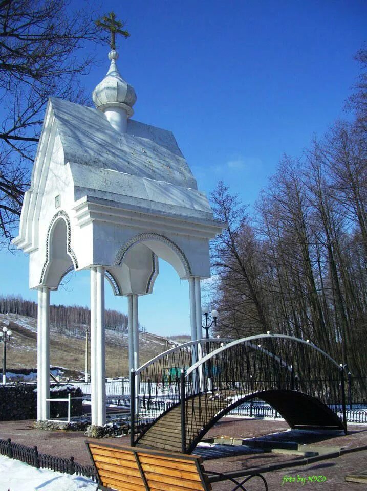 Родник в короче. Родник Ясный колодец Короча. Белгородской области Родник Святой. Ясный колодец Белгородская область. Купель Короча Родник.