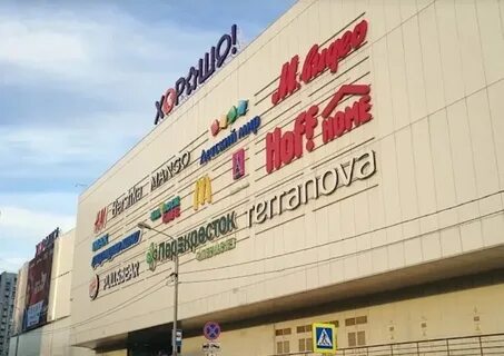 Торговый центр яркий