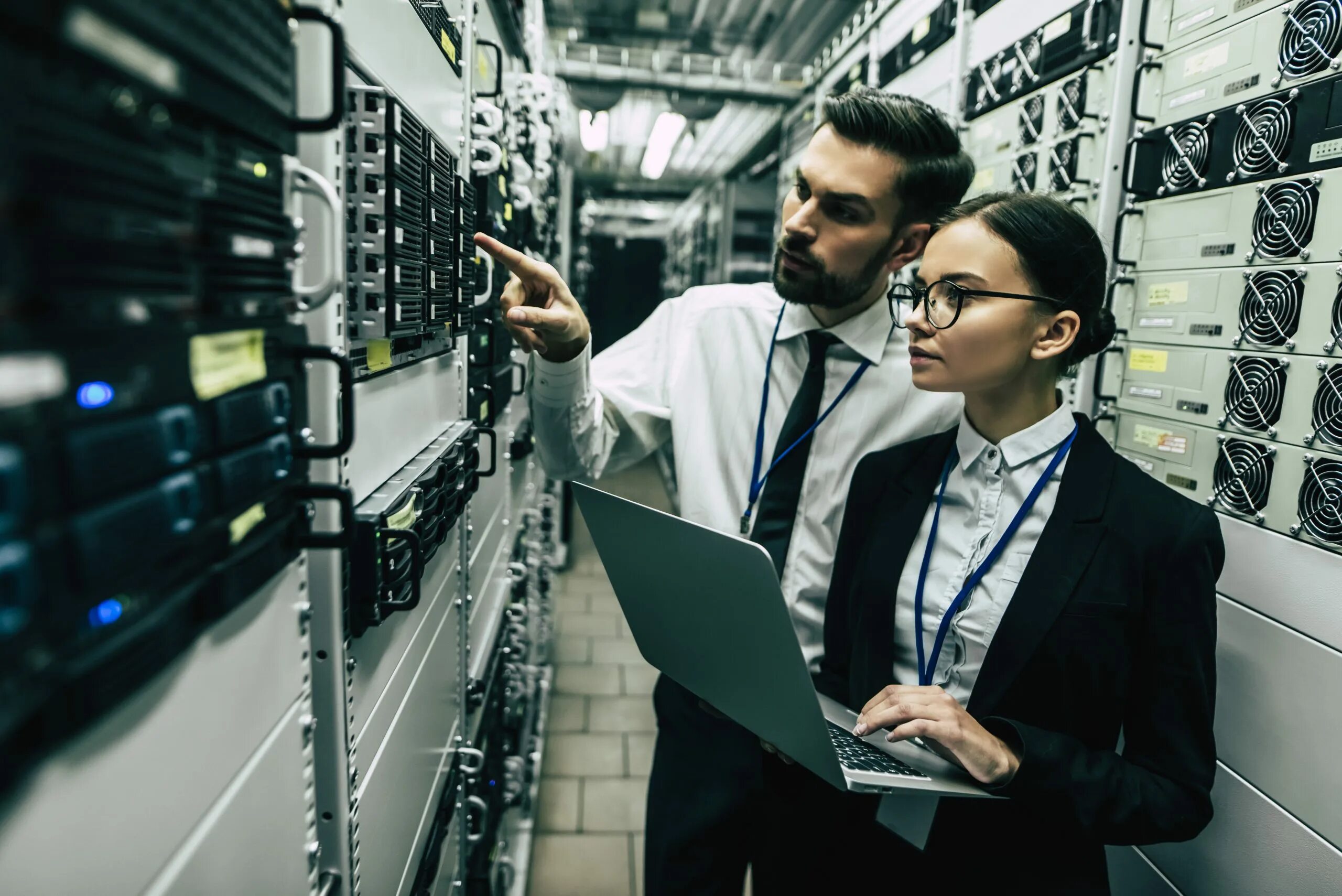 Специалист по информации технологии. Профессия it специалист. систмныйадминистратор. системный администратор. сетевое и системное администрирование.