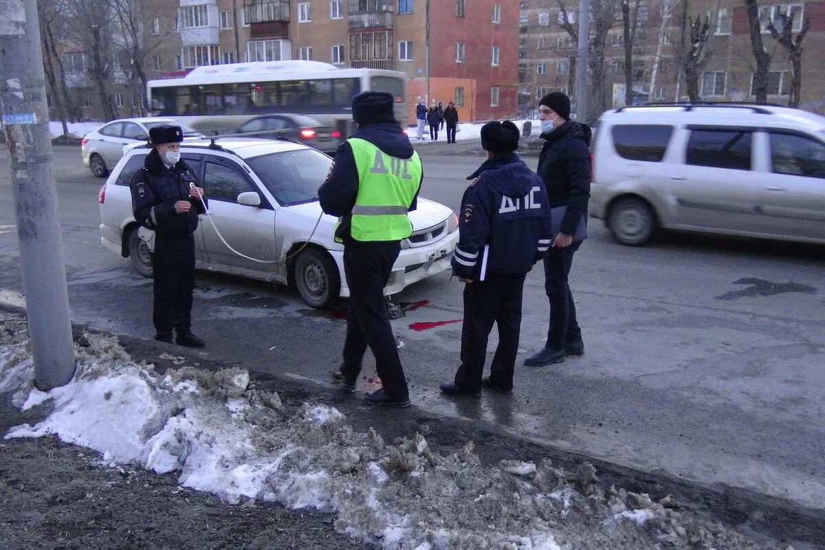 Новости 1 02. ДТП Екатеринбург вчера на Эльмаше. Машина сбила насмерть девочку. ДТП 22 03 2022 В Екатеринбург.