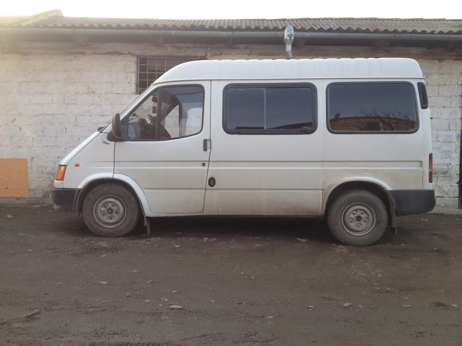 Ford Transit 2.5. Форд Транзит 1995. Форд Транзит 1995 года. Ford Transit 1995 капот.