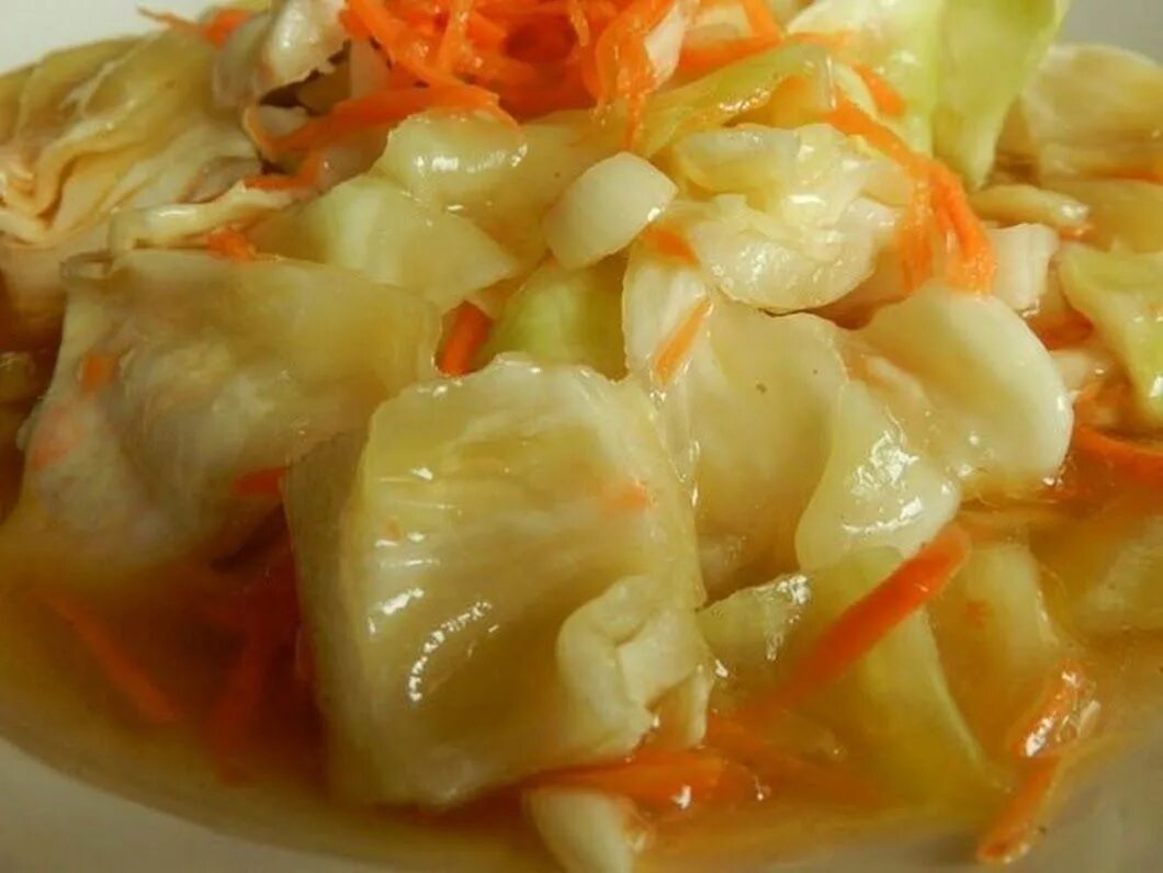 Квашеная капуста крупными кусками. Корейская капуста кочан. Соленая капуста кусками. Соленая капуста большими кусками. Соленая капуста кусками.