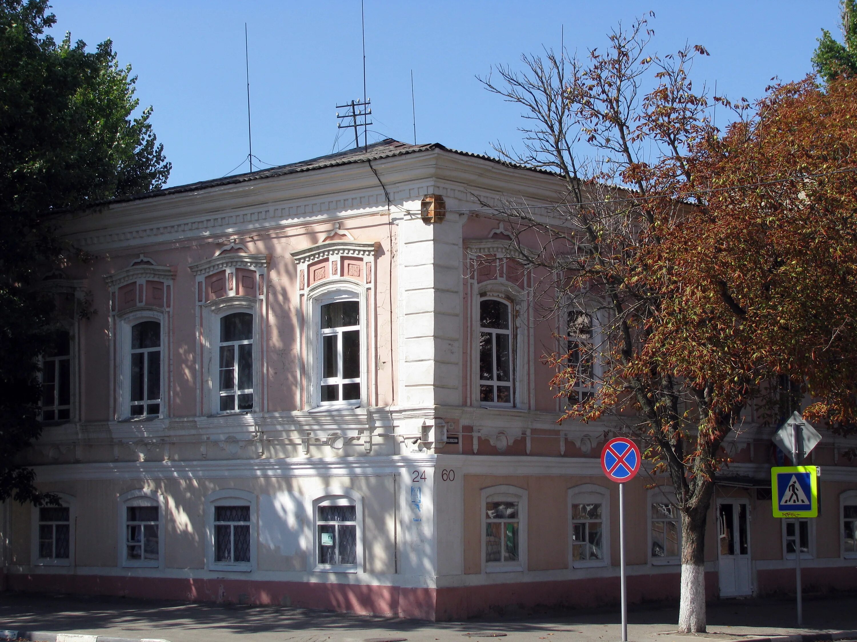 Дает в городе азове