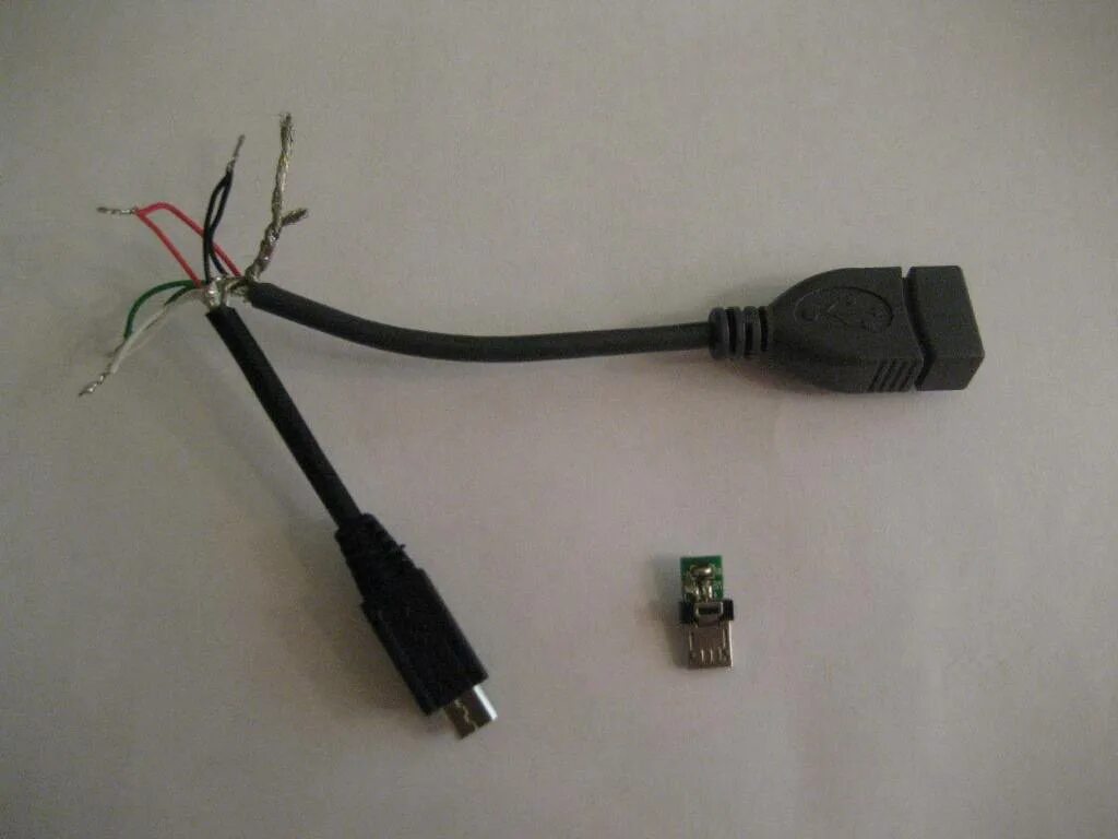 Usb кабель для видеорегистратора. Usb хост коннектор. rca micro usb самоделки. соединить юсб кабель. usb host кабель.