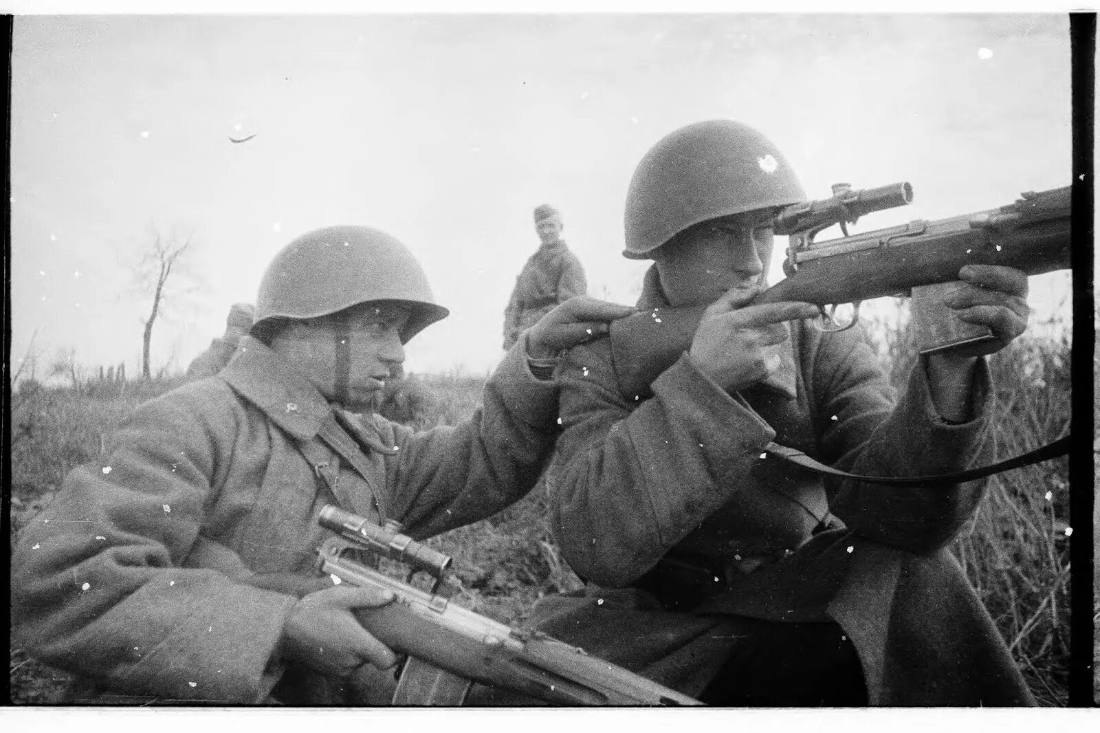 Снайперы вов 1941-1945. Пулемет вермахта мг-34. Советские снайперы. Снайперы ркка 1941-1945. Sniper elite v2 2012.