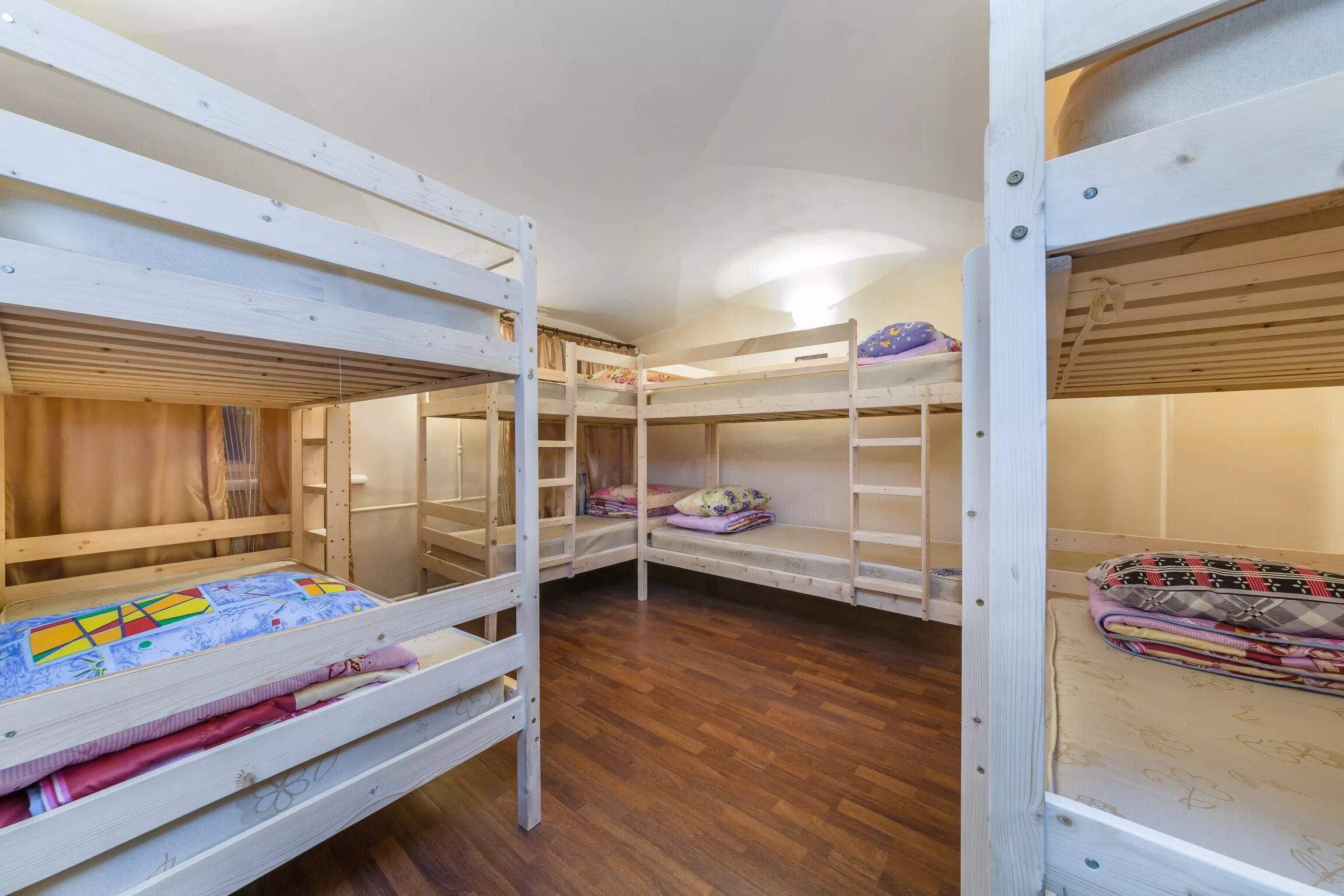 Макарена хостел питер. Хостел питер. Хостел питер. Питерские хостелы. Хостел attic hostel saint-petersburg.