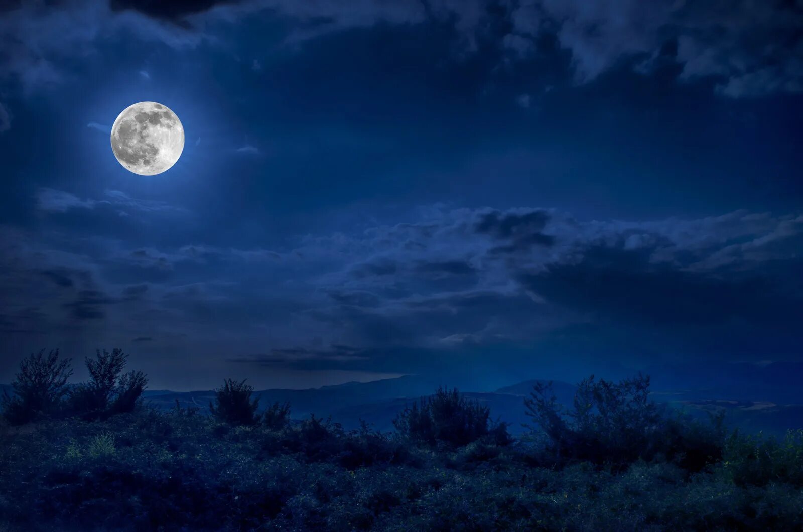 Descriptions lua. Ночное небо с луной. Ночь Луна. Лунное небо. Ночной пейзаж.
