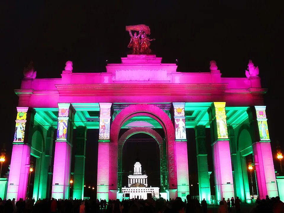 Центр круг света. Круг света 2020 в москве. Круг света фестиваль мерч. Круг света москва ботанический. Центр круг света.