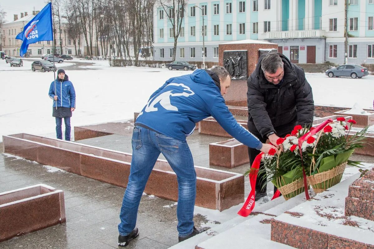 Новости в г в луки. Центр специального образования 3 великие луки в новостях. Новости в г в луки. Памятник воинам великие луки. Луки ру новости.
