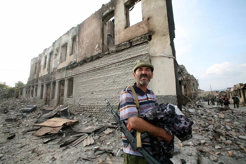 Опасно ли в грузии. Цхинвали Южная Осетия 2008. Август 2008 разрушенный Цхинвал. Цхинвали до войны.
