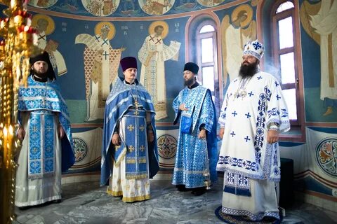 Лавра настоятель