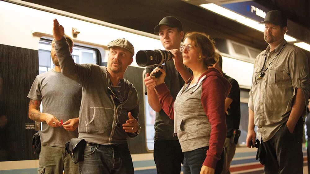 Бен дейвис фильмы. Кинооператор. Бен серезин. Капитан флота из клипа в пустоту слушать дамбо. Дэвис бен шенкман.