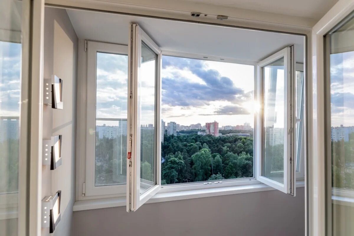 пластиковые окна неликвид. пластиковые окна ивантеевка. окно трехстворчатое пластиковое. пластиковые окна на лоджию. пластиковое окно.