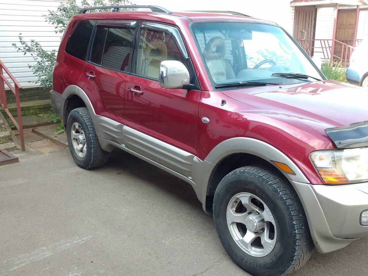 Mitsubishi montero 3. Митсубиси Монтеро 3. Мицубиси Монтеро 2000 года. Mitsubishi Montero 1998. Монтеро 1999 года Митсубиси красная.