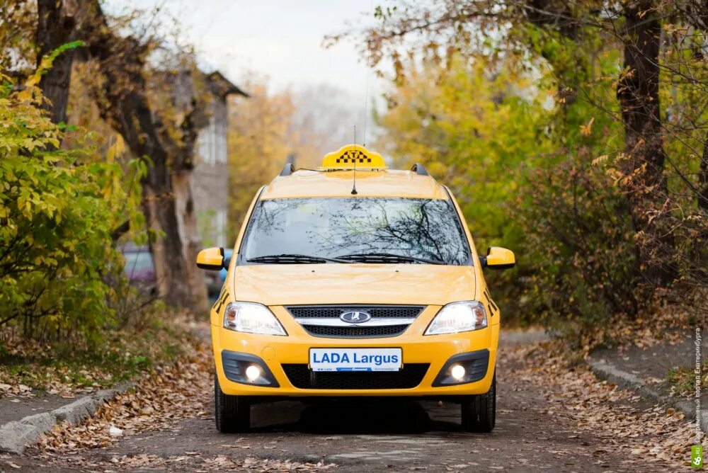 Такси в протве. Такси 2412 москва. Такси. Такси. Серпуховский таксопарк.