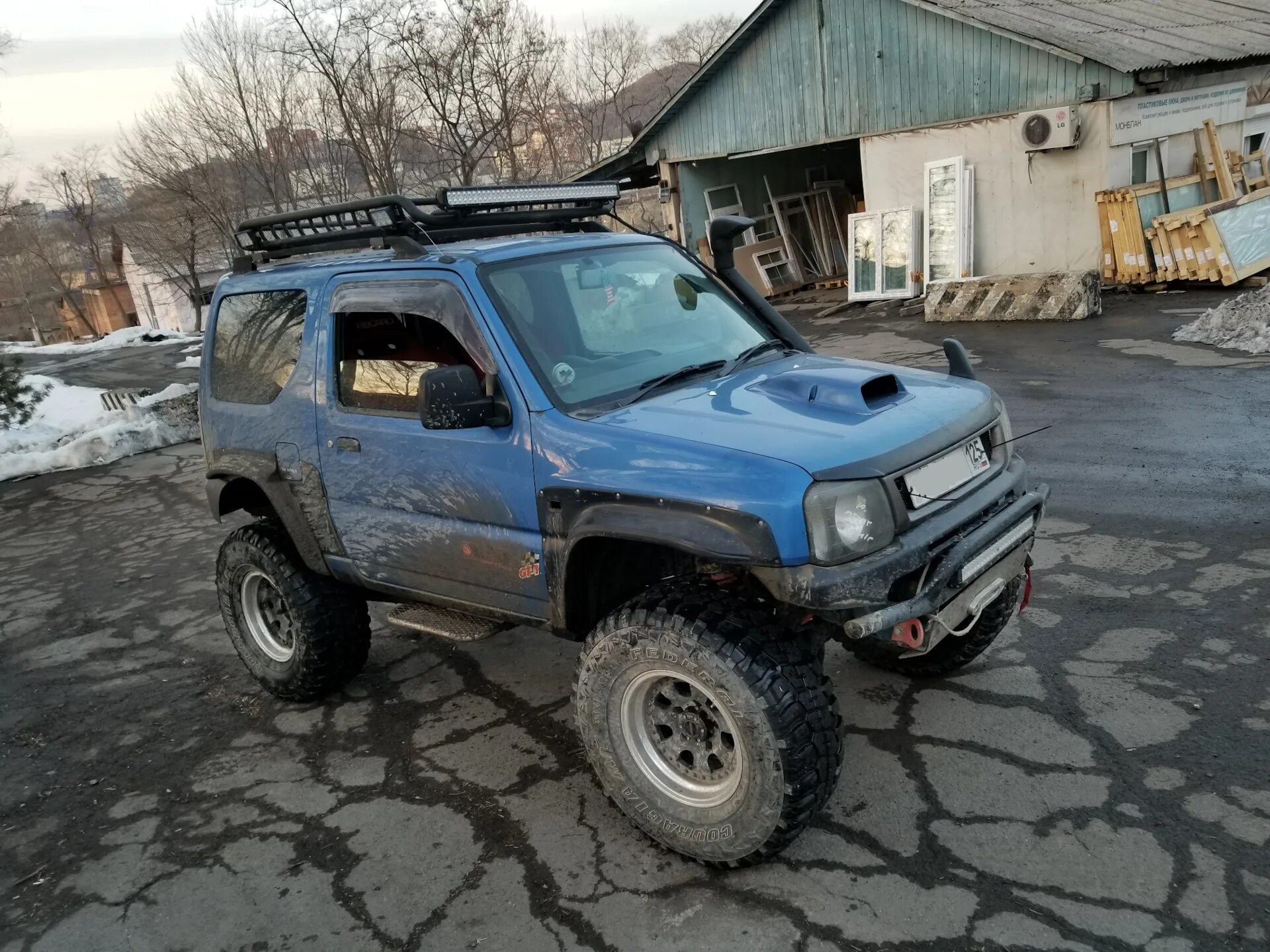 Suzuki Jimny 33 колеса. Сузуки Джимни на 33 колесах. Suzuki Jimny 33 кузов. Джимник 33 колесах Сузуки. Джимни в приморском крае