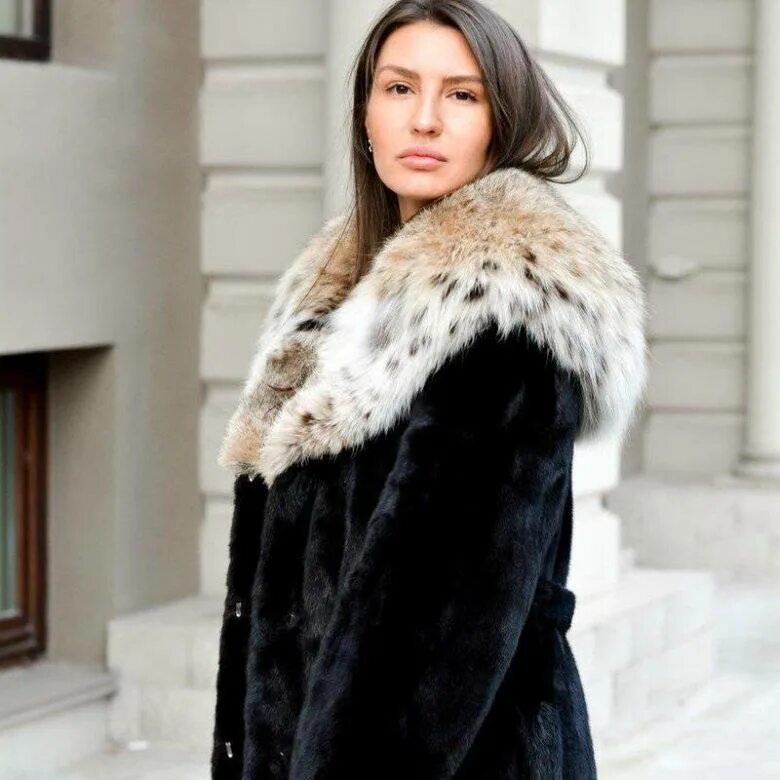 Шуба fenghui fur fashion. Шуба норковая бежевая. Женская шуба из норки с воротником мосмеха. Mondial норковая шуба с куницей. Шуба женская.